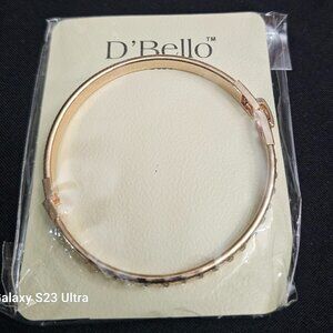 NWT Gold Tone Bangle